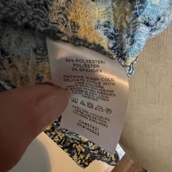 LOFT blue Floral V-Neck Ruffle Sleeve Top size medium - Picture 6 of 6